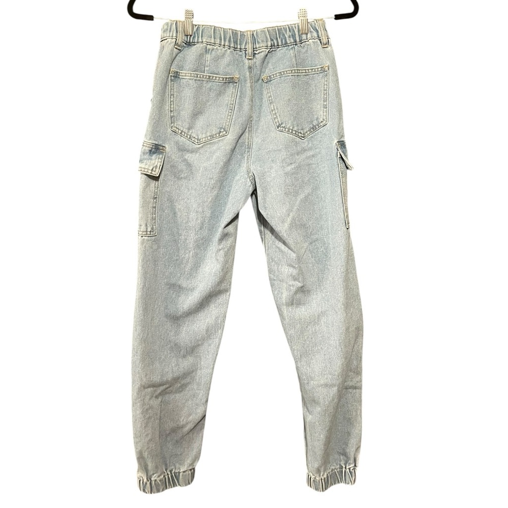 Light-wash Women’s Cargo Jeans - Picture 3 of 4